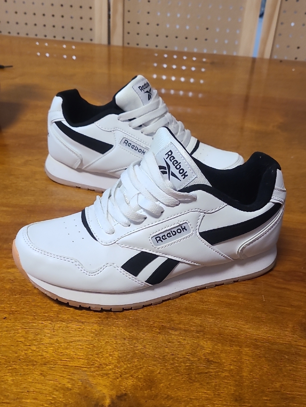 Reebok Men's White and Black Low-Top Sneakers